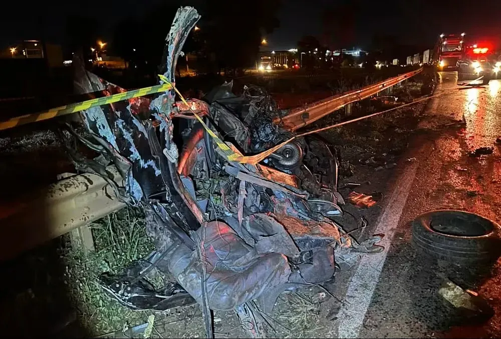 Imagem de compartilhamento para o artigo Colisão frontal parte carro ao meio e mata motorista em Três Lagoas da MS Todo dia